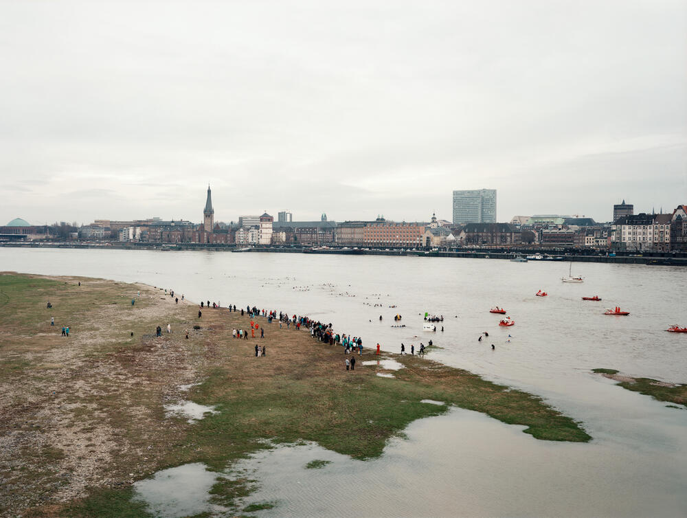 Andreas Gursky - New Year's Day Swimmers