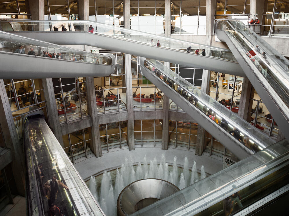 Andreas Gursky - Charles de Gaulle Airport