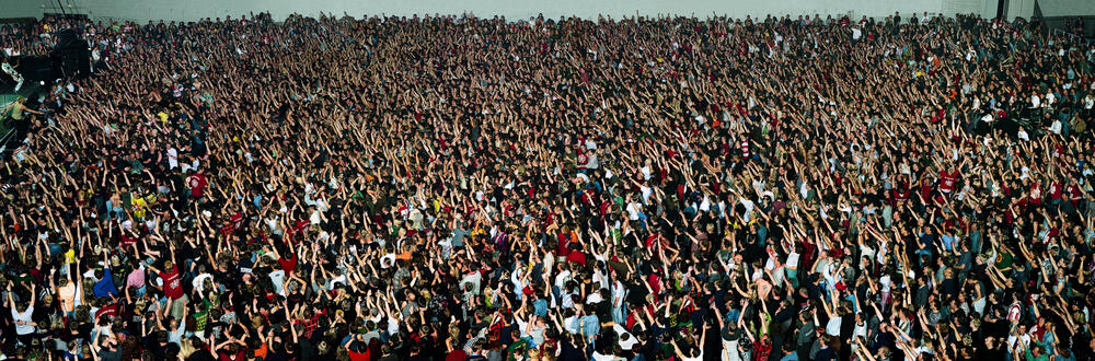 Andreas Gursky - Tote Hosen