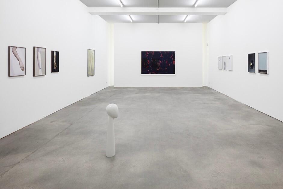 NY TIMES REPORTS ABOUT GURSKY STUDENTS EXHIBITION IN BERLIN